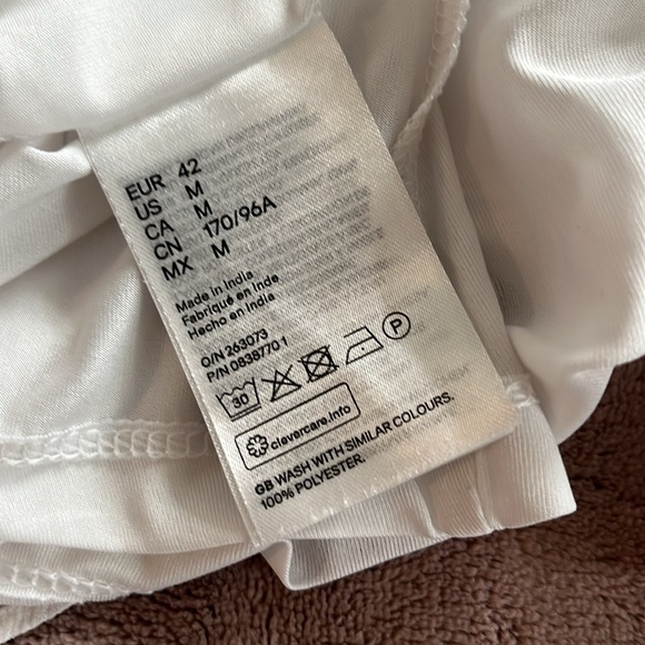 H&M off-the-shoulder Top- Size M - Picture 4 of 4